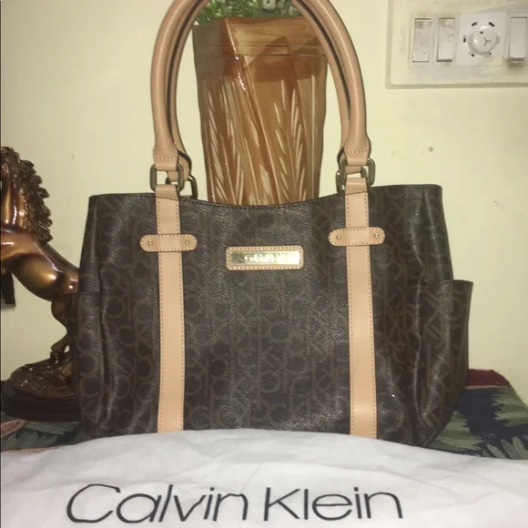 Authentic Calvin Klein coated PVC signature tote bag - Picture 2 of 15